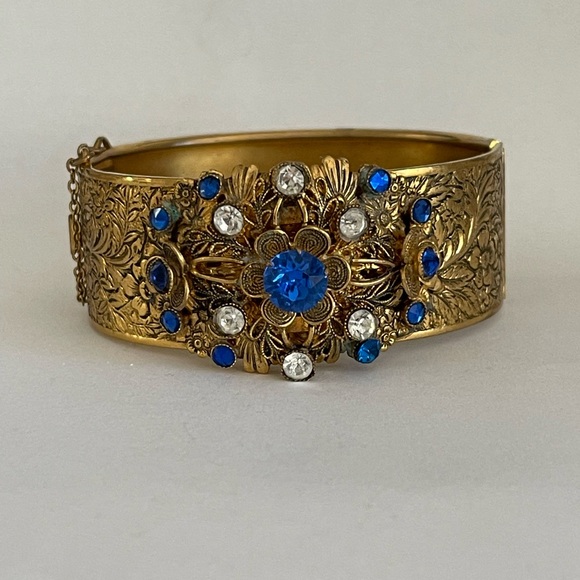 Vintage blue crystal glass etched gold tone wide hinged cuff bangle bracelet - Picture 2 of 6